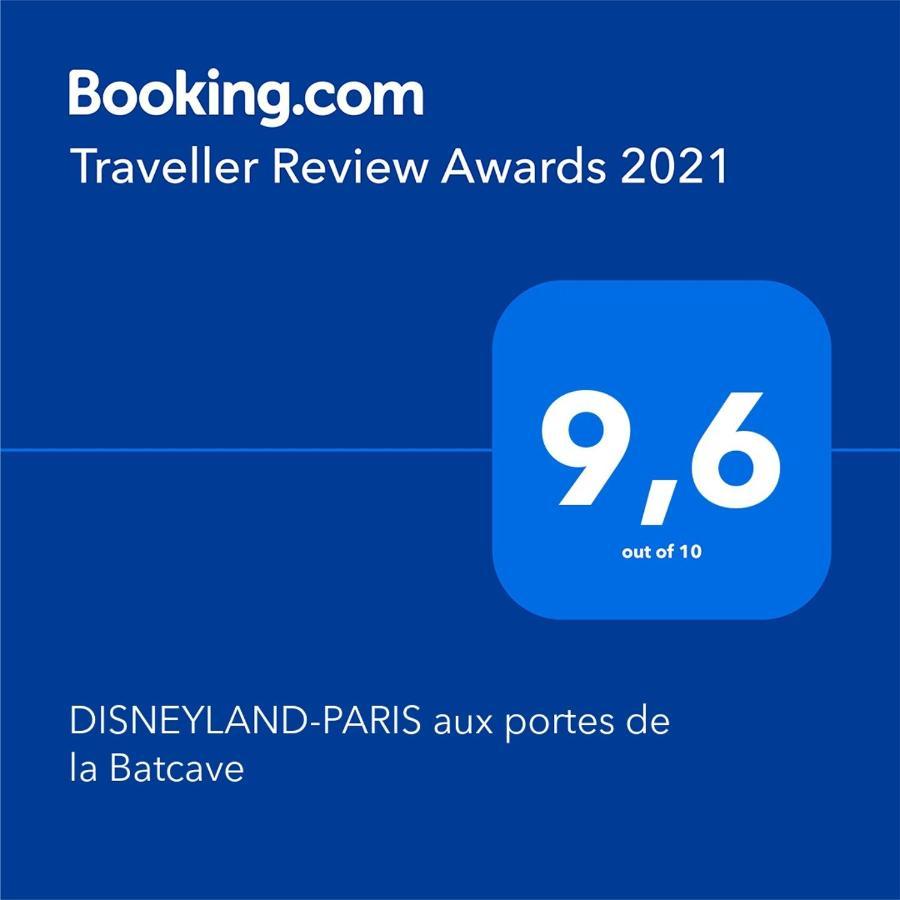 Disneyland-Paris Aux Portes De La Batcave Bussy-Saint-Georges Exteriör bild