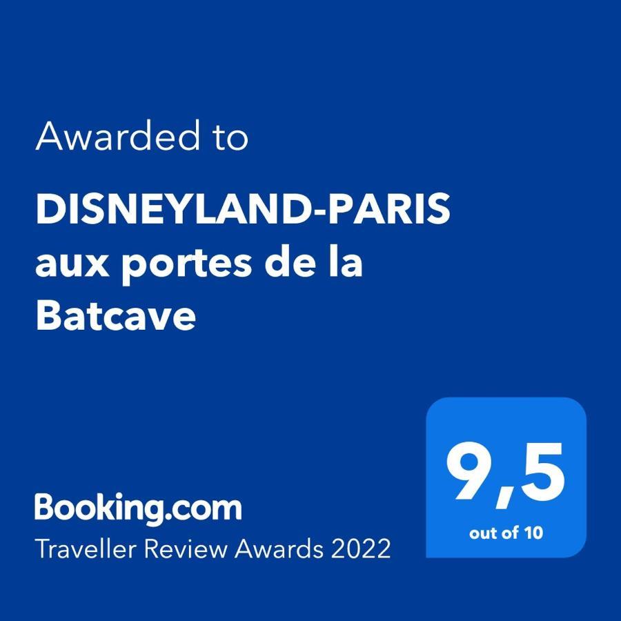 Disneyland-Paris Aux Portes De La Batcave Bussy-Saint-Georges Exteriör bild